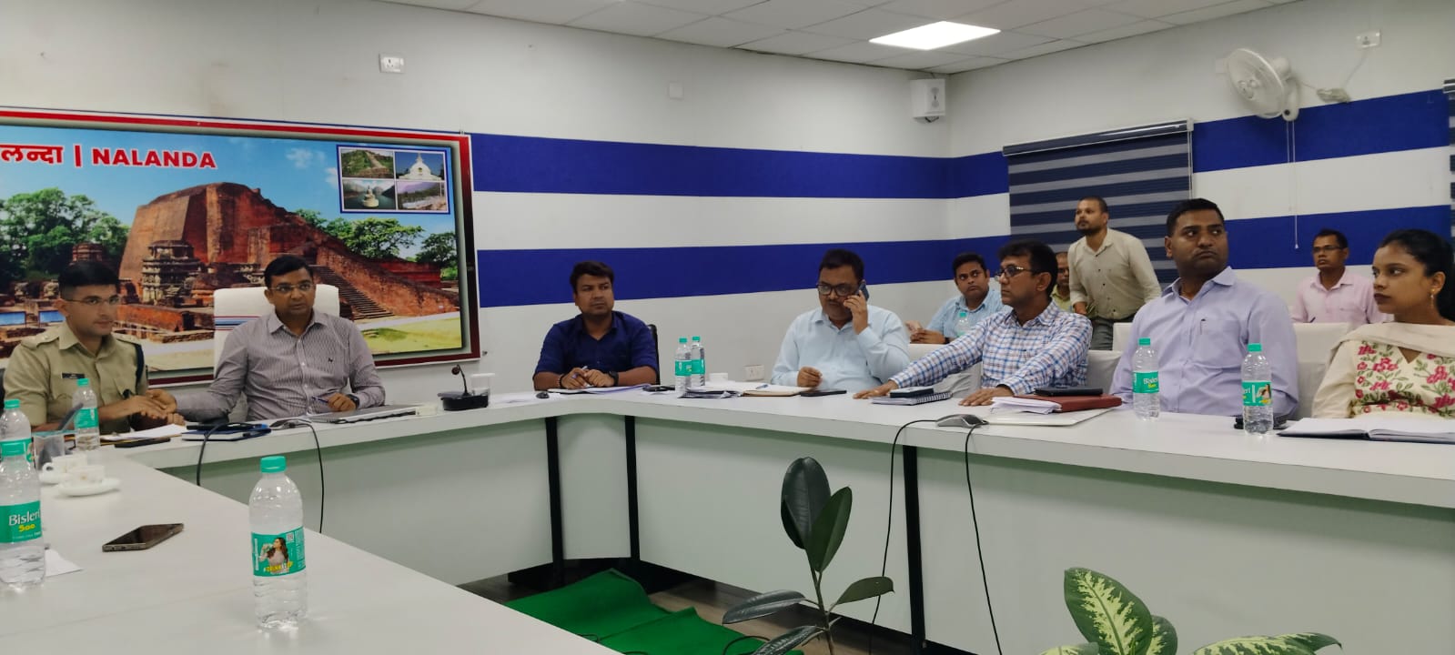 बैठक में शामिल एसडीओ