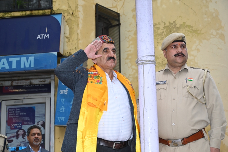 विश्वविद्यालय में 79वें स्वतंत्रता दिवस पर कुलपति आचार्य महावीर सिंह ध्वजारोहण करते हुए विश्वविद्यालय में 79वें स्वतंत्रता दिवस पर कुलपति आचार्य महावीर सिंह ध्वजारोहण करते हुए