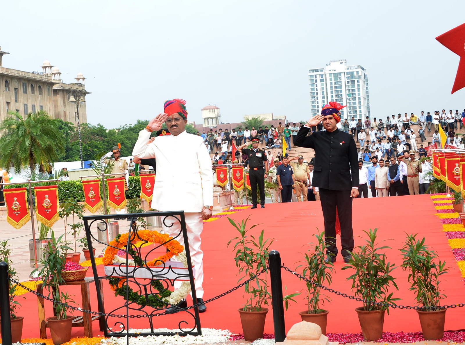 उपमुख्यमंत्री डॉ. प्रेमचंद बैरवा ने अमर जवान ज्योति पर श्रद्धासुमन अर्पित किये