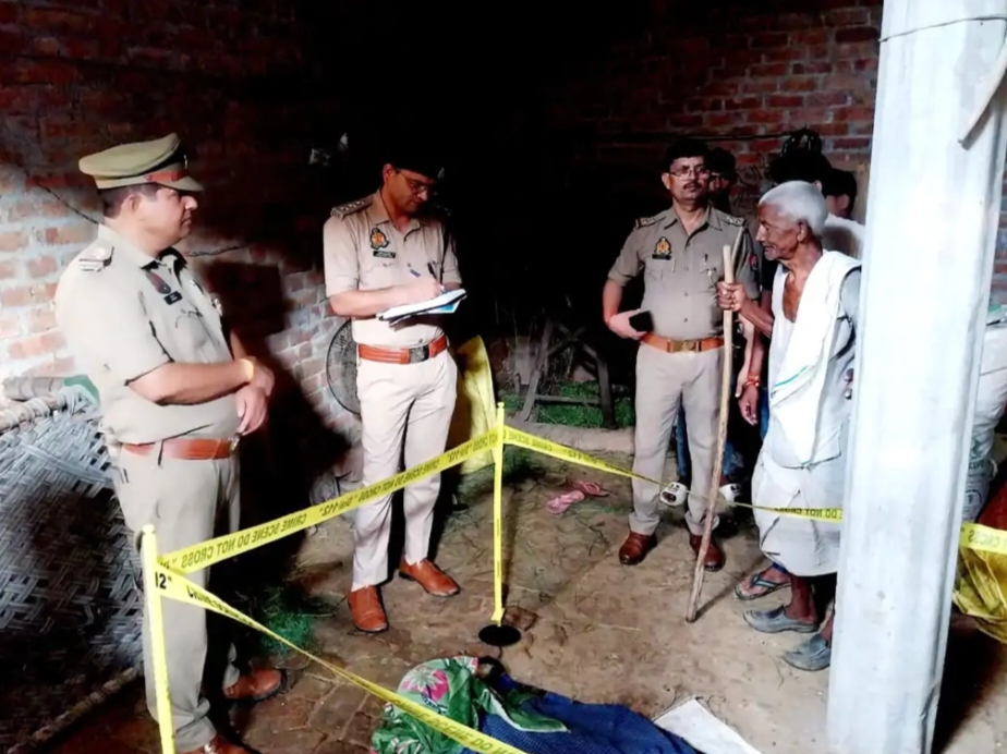 मौके पर जांच करती पुलिस