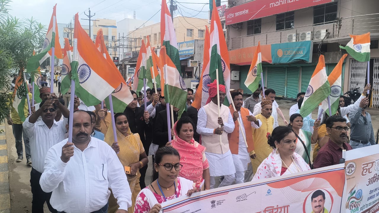 तिरंगा यात्रा में प्रभारी मंत्री