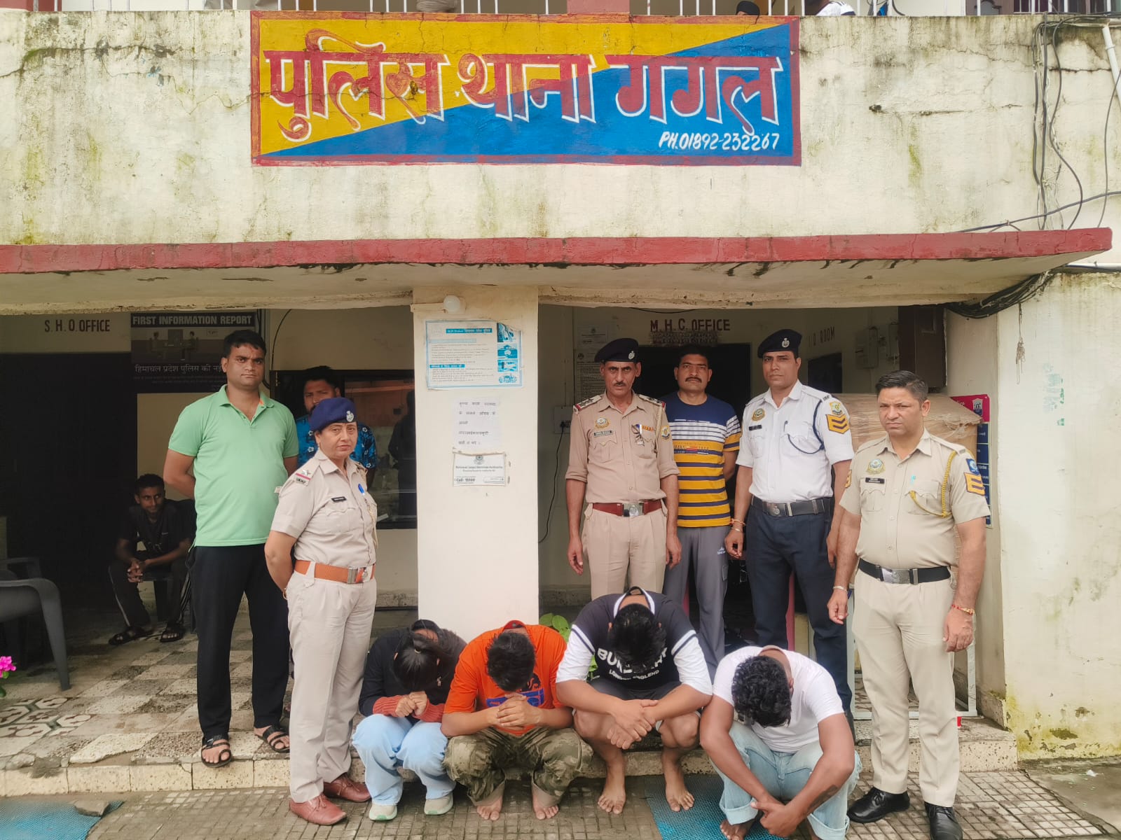 चिट्टे के साथ पकड़े गए आरोपी।
