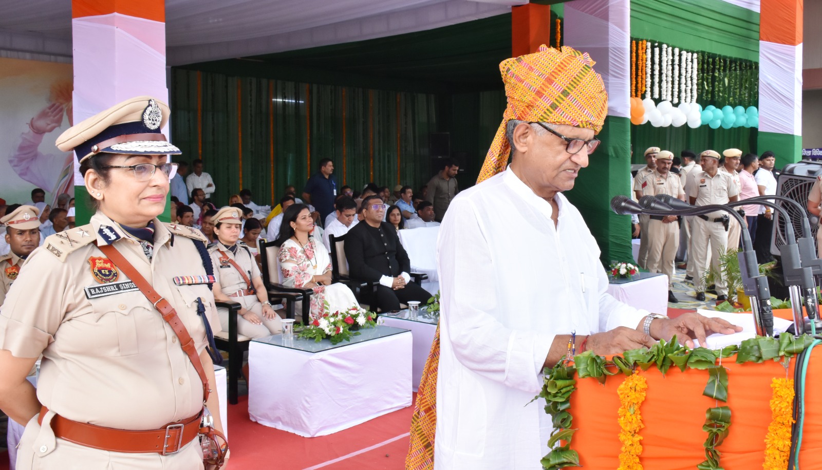 झज्जर में आयोजित जिला स्तरीय स्वतंत्रता दिवस समारोह में उपस्थित लोगों को संबोधित करते सांसद रामचंद्र बैंदा झज्जर में आयोजित जिला स्तरीय स्वतंत्रता दिवस समारोह में उपस्थित लोगों को संबोधित करते सांसद रामचंद्र बैंदा