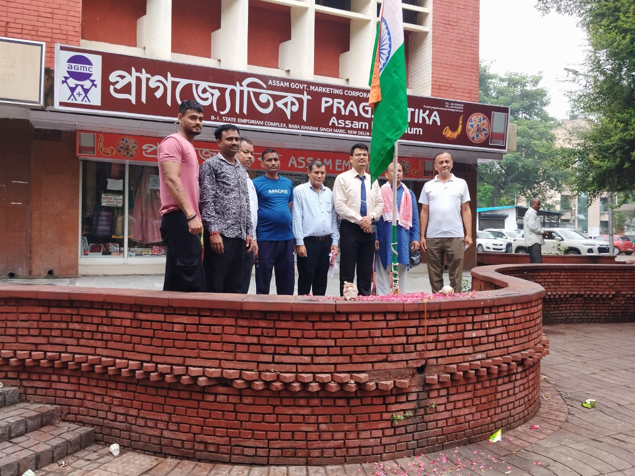 दिल्ली स्थित असम सरकार के कार्यालय में स्वतंत्रता दिवस के आयोजन की तस्वीर।