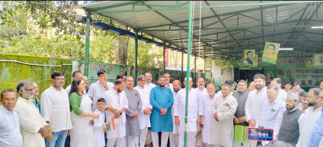 झंडू तोलन करते प्रदेश अध्यक्ष सहित अन्य नेता