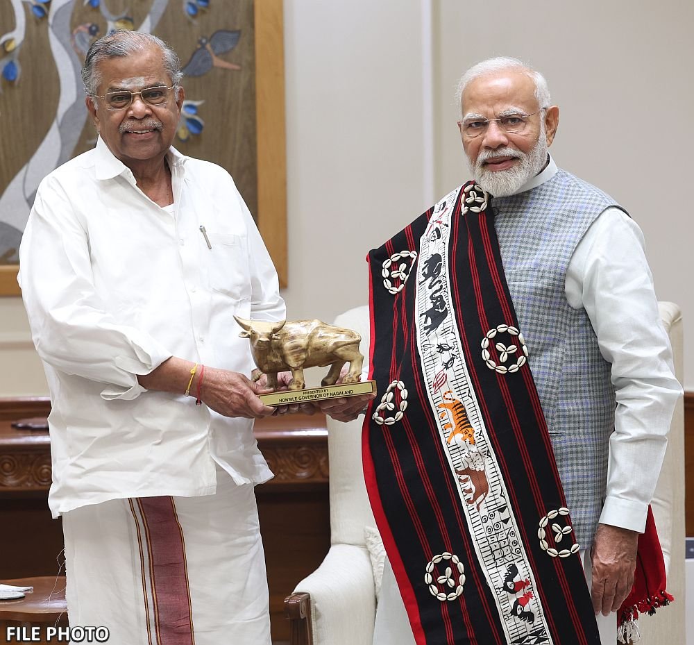 राज्यपाल ला. गणेशन और प्रधानमंत्री मोदी (फाइल फोटो)