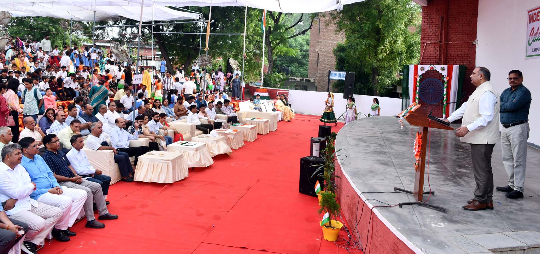 कार्यक्रम को संबोधित करते विश्वविद्यालय के कुलपति प्रो. बीआर कम्बोज।