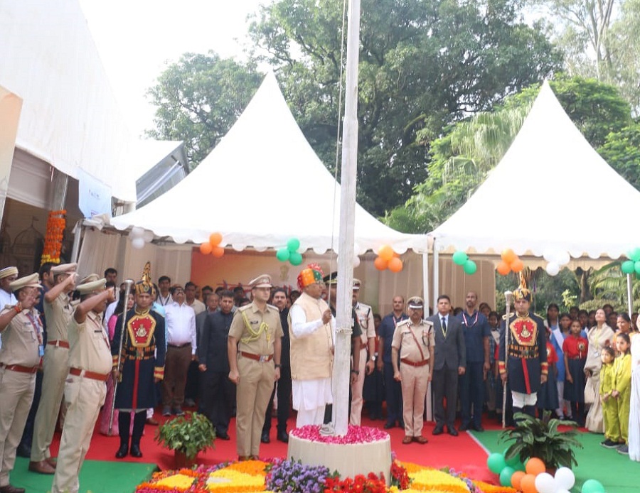 मप्रः राज्यपाल मंगुभाई पटेल ने राजभवन, पचमढ़ी में किया ध्वजारोहण
