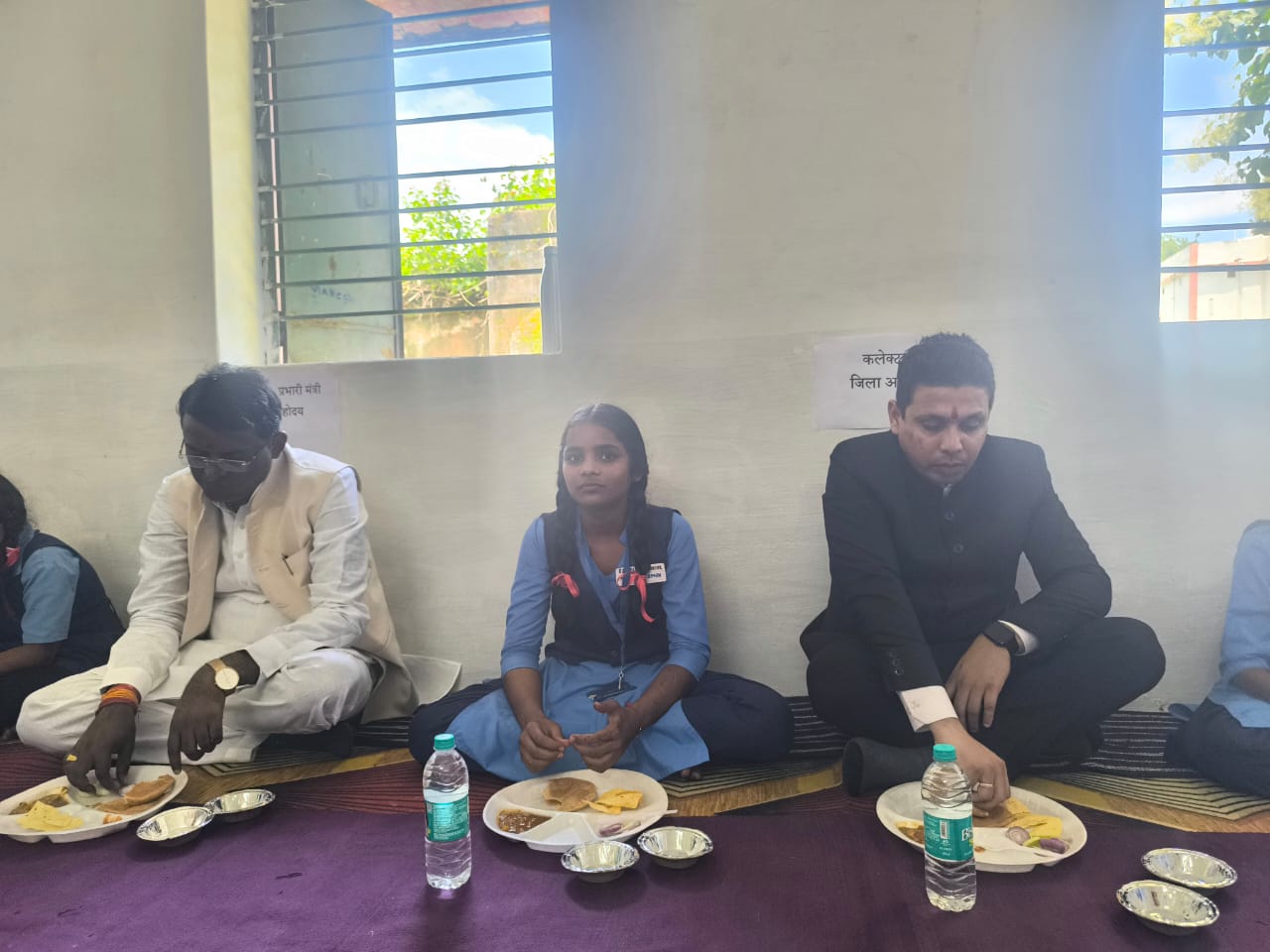 विशेष भोज में मंत्री विशेष भोज में मंत्री