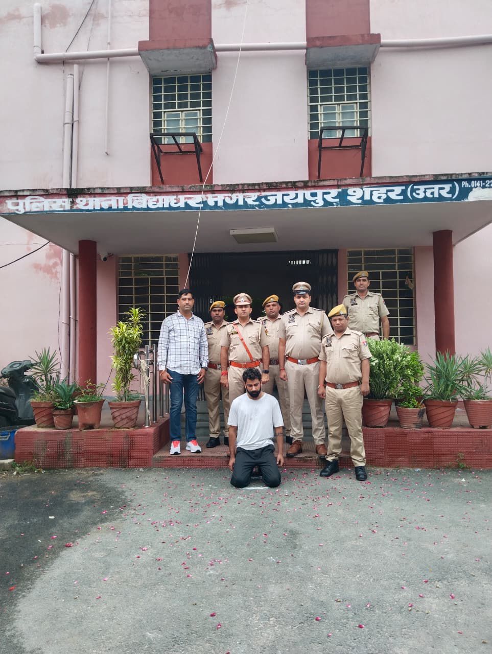डेढ करोड़ रुपये की चोरी का फरार पच्चीस हजार हजार रूपये का इनामी मास्टर माइंड गिरफ्तार