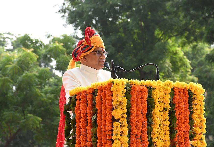 देश के उत्तरोतर विकास में हर संभव प्रयास करने का संकल्प लें : कुलगुरु आचार्य मनोज दीक्षित