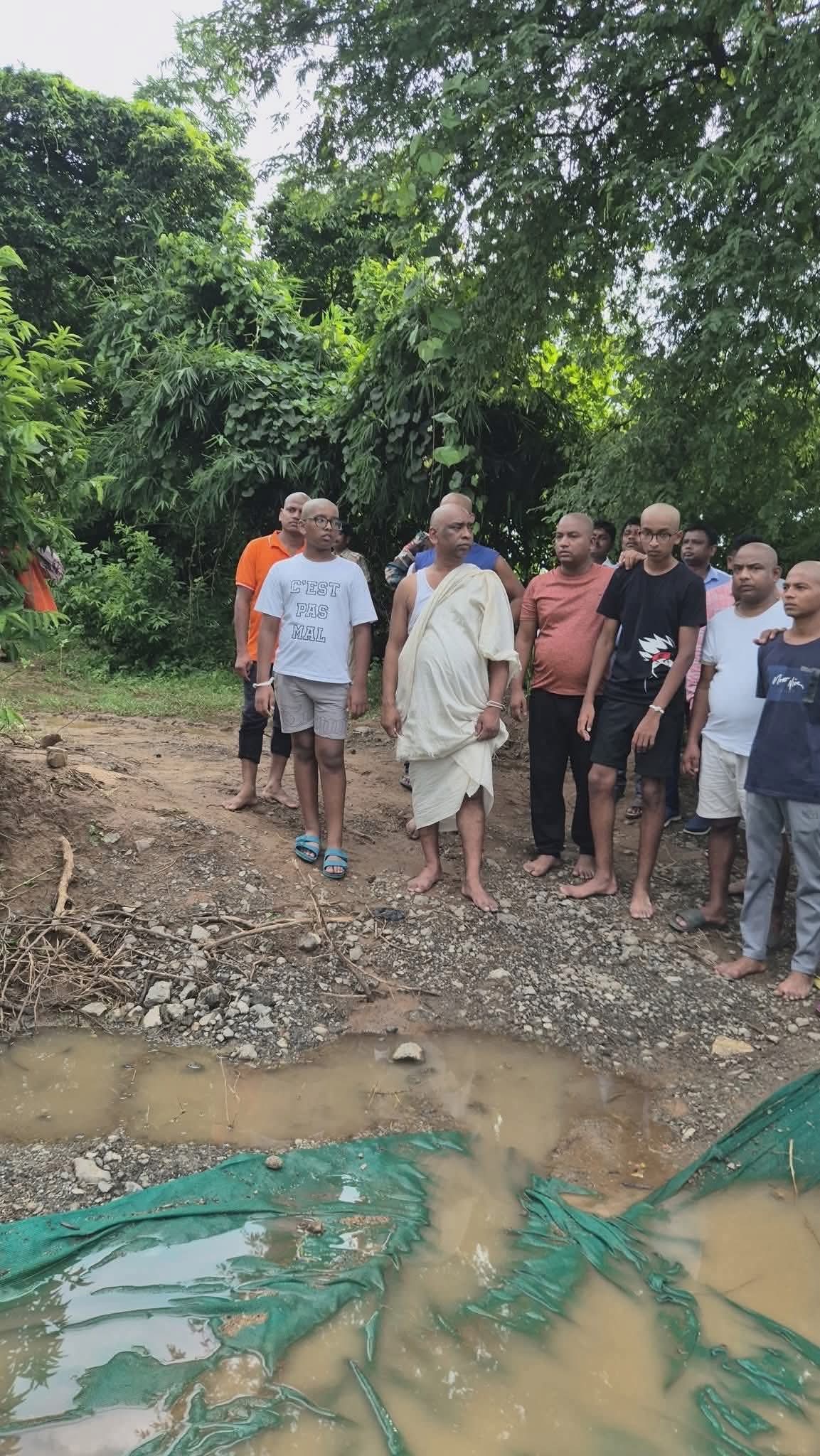 परिवार के सदस्यों के साथ मुख्यमंत्री हेमंत सोरेन परिवार के सदस्यों के साथ मुख्यमंत्री हेमंत सोरेन