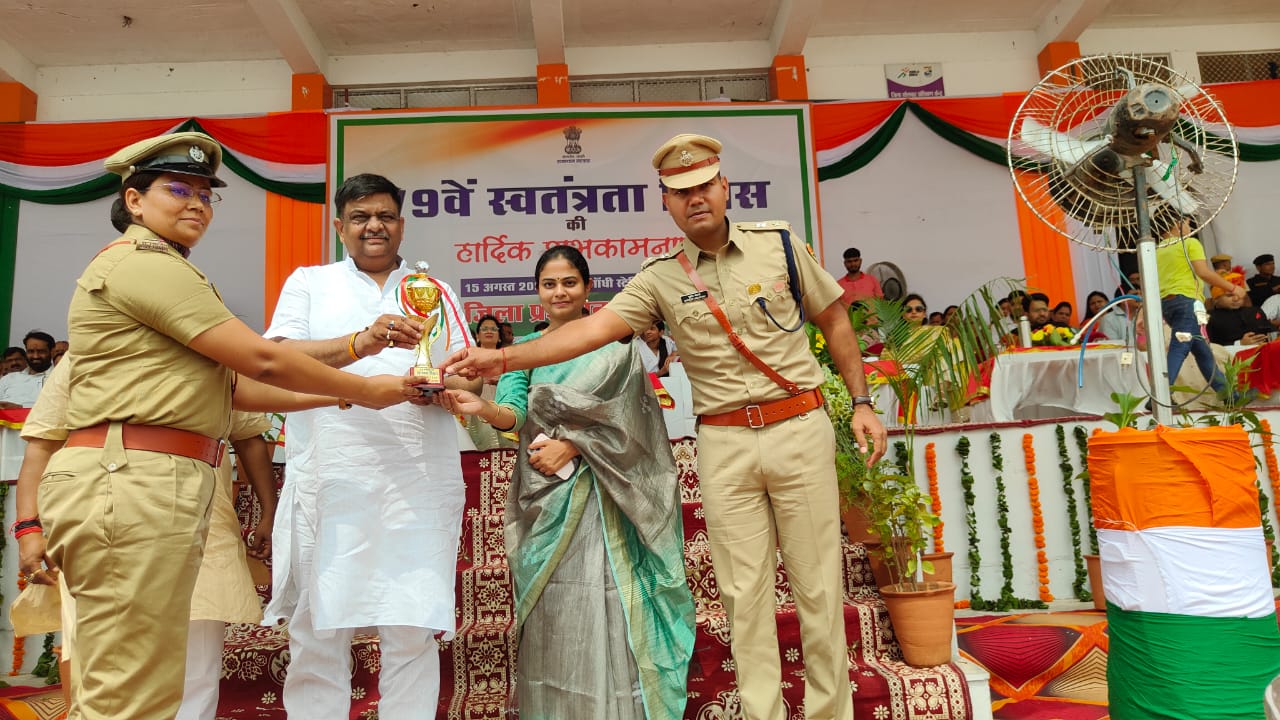 अलवर. वन मंत्री ने प्रतिभाओं को किया सम्मानित।