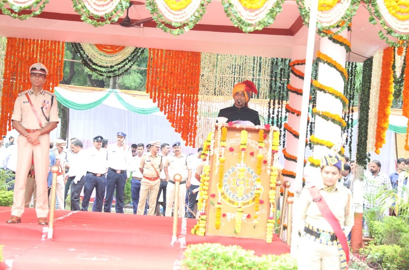 कलेक्टर आशीष सिंह ने इंदौर जिले की विकास यात्रा के संबंध में जानकारी दी
