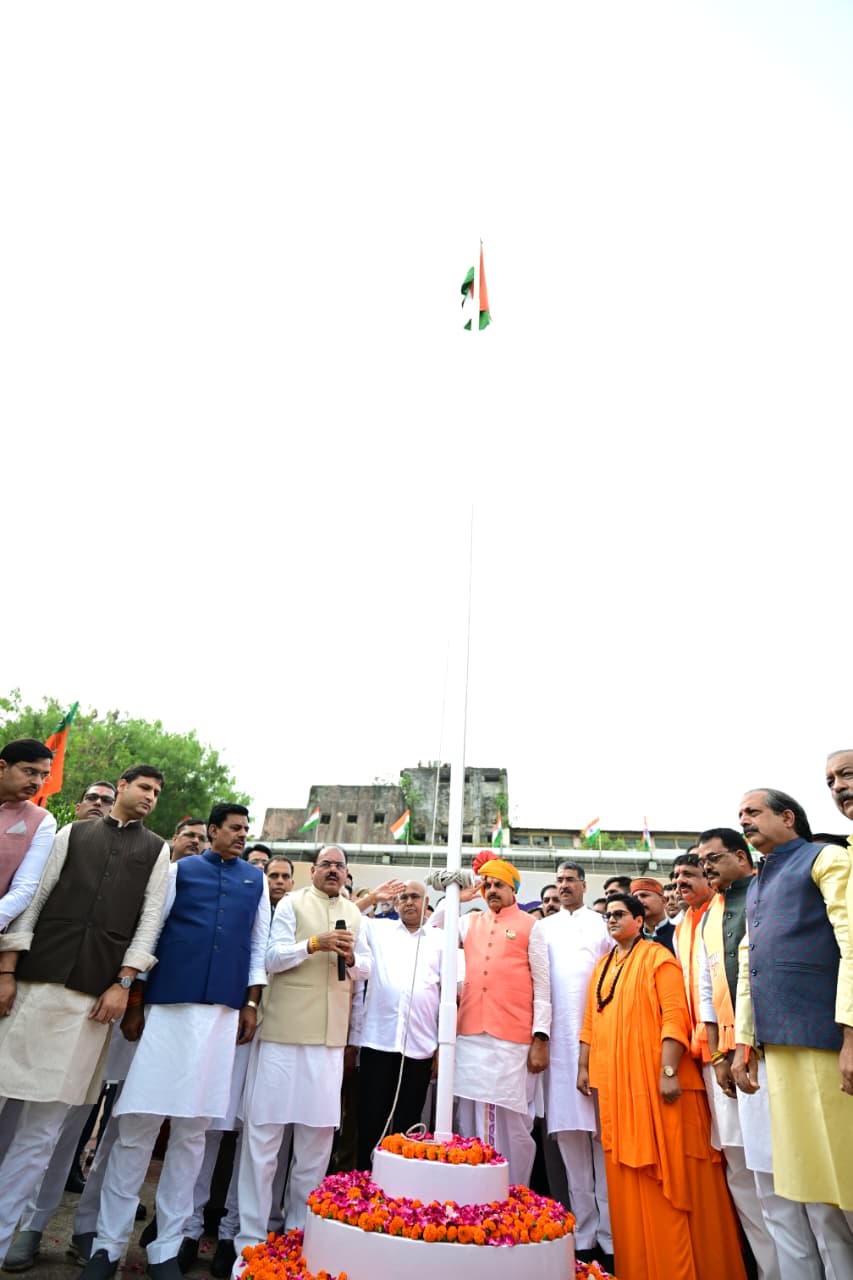 स्वतंत्रता दिवस पर बीजेपी प्रदेश कार्यालय में हुआ ध्वजारोहण