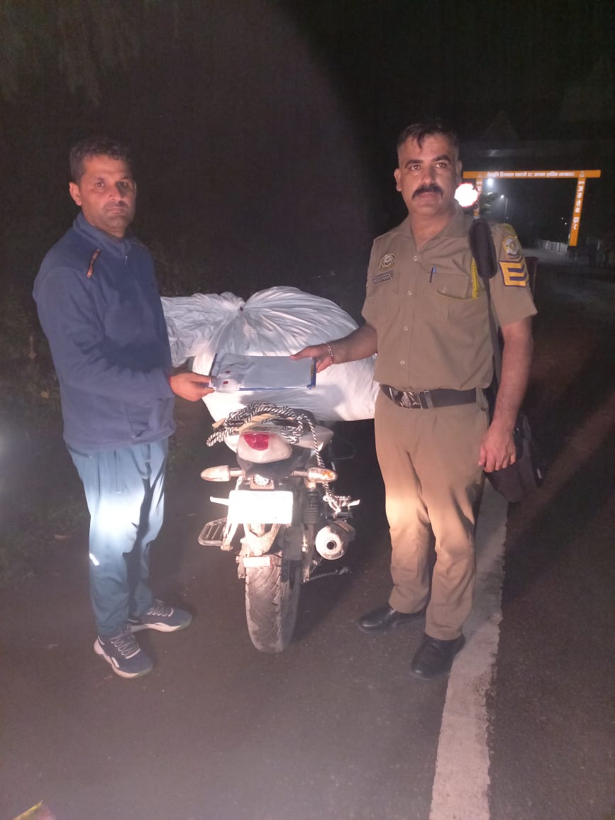 पोंटा क्षेत्र में 24. 645 किलोग्राम अफीम डोडे बरामद पोंटा क्षेत्र में 24. 645 किलोग्राम अफीम डोडे बरामद