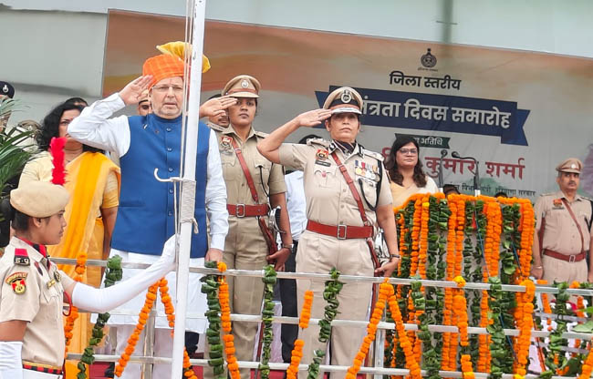 सोनीपत: मंत्री डॉ. अरविंद शर्मा ने स्वतंत्रता दिवस के अवसर पर परेड की सलामी  लेते हुए