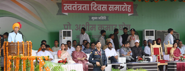 हरियाणा के राज्यपाल असीम कुमार घाेष अंबाला में कार्यक्रम काे संबाेधित करते हुए