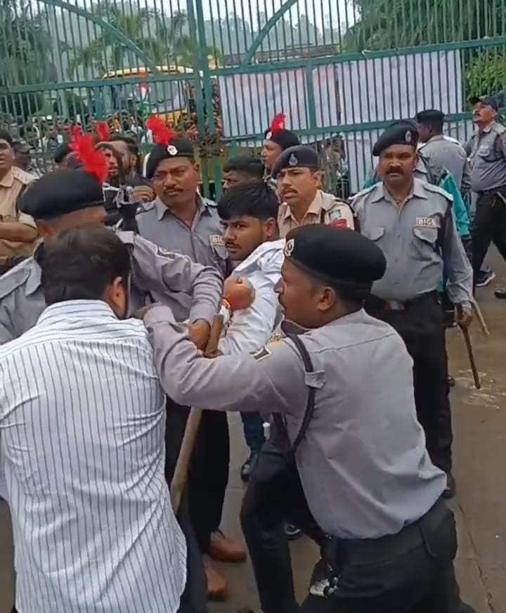 दाेनाे पक्षाें में मारपीट का फाेटाे