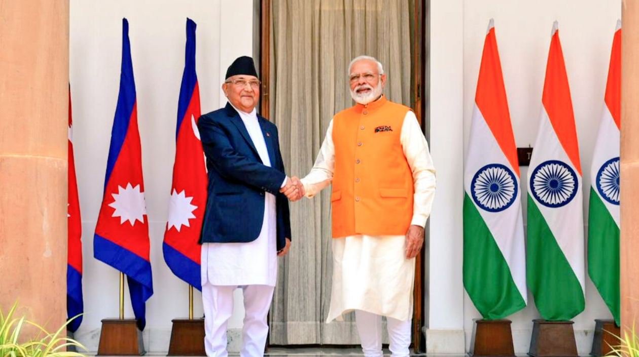 नेपाल के प्रधानमंत्री ओली और भारतीय प्रधानमंत्री मोदी की मुलाकात