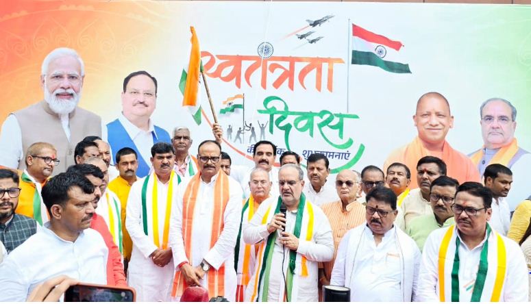 ध्वजारोहण करते प्रदेश भाजपा अध्यक्ष भूपेन्द्र चौधरी ध्वजारोहण करते प्रदेश भाजपा अध्यक्ष भूपेन्द्र चौधरी