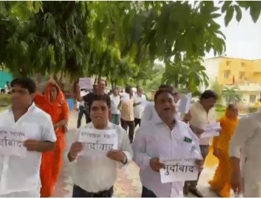 कांग्रेसी पार्षदों ने महापौर पद के चुनाव को लेकर विरोध शुरू:सरकार से कार्यवाहक महापौर के पद पर चुनाव की मांग की