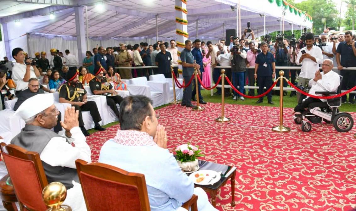 राज्यपाल हरिभाऊ बागडे के सानिध्य में राजभवन में 'एट होम' आयोजित