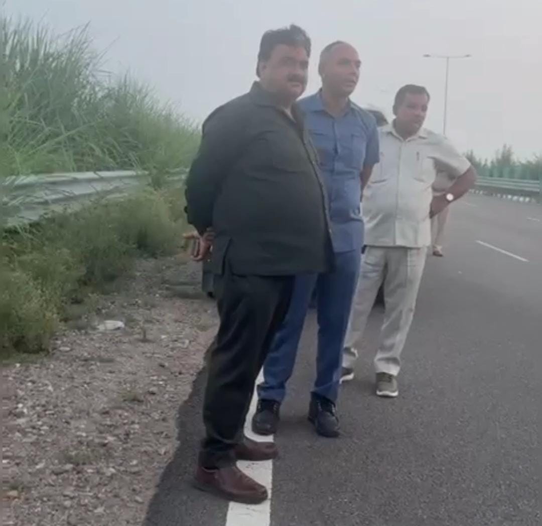 152डी पर मौजूद डिप्टी स्पीकर।
