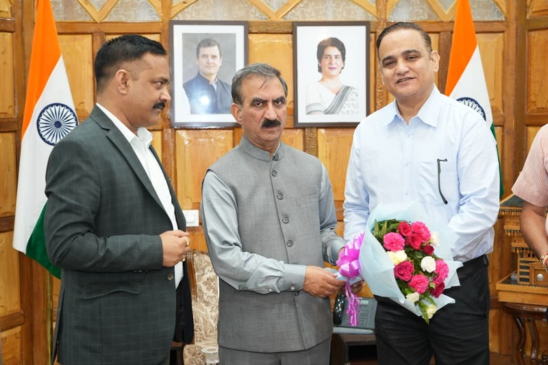 सुखविंद्र सिंह सुक्खू से एचडीएफसी बैंक के जोनल हेड विनोद शर्मा ने शिष्टाचार भेंट की सुखविंद्र सिंह सुक्खू से एचडीएफसी बैंक के जोनल हेड विनोद शर्मा ने शिष्टाचार भेंट की