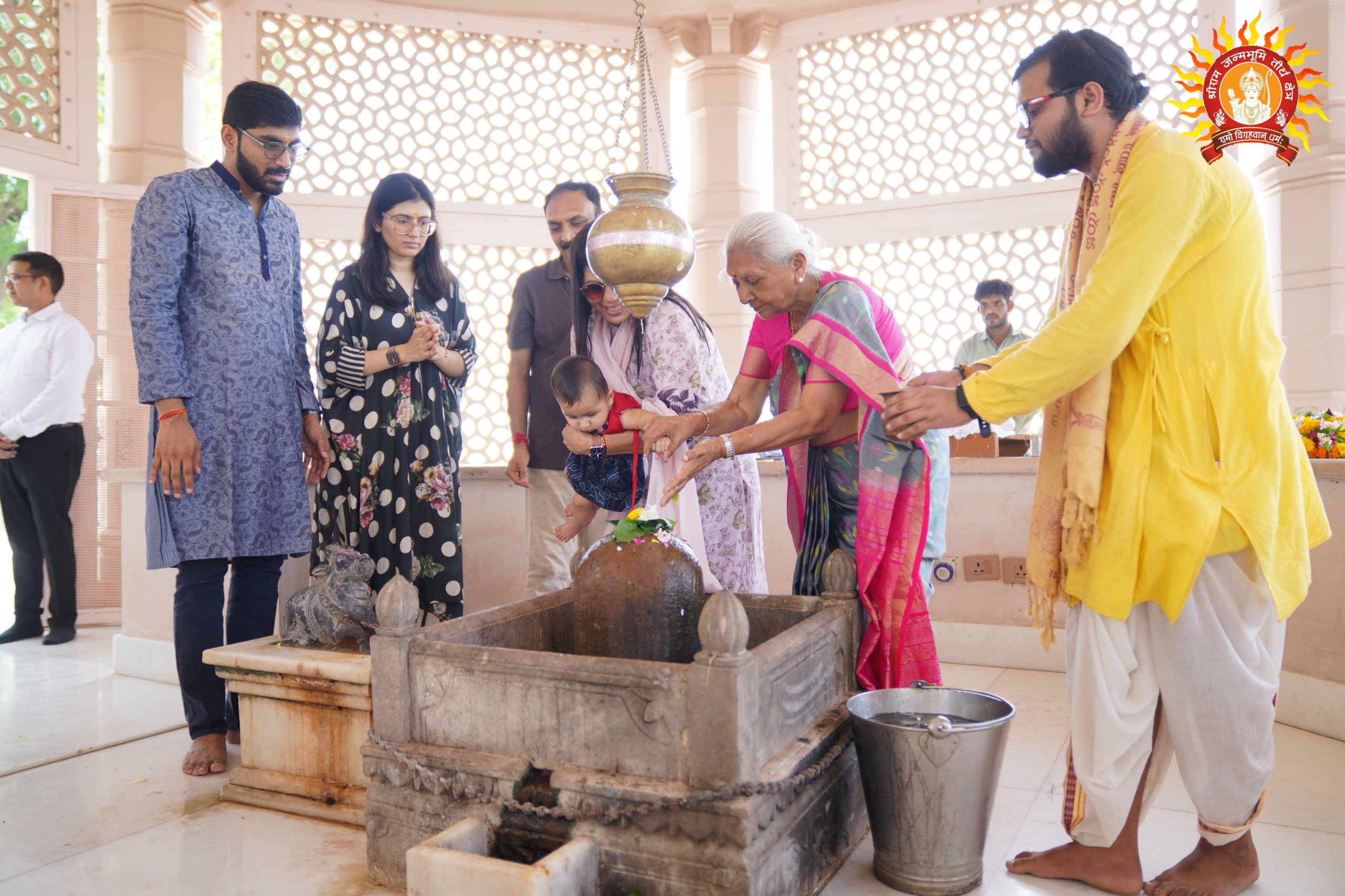 व्यक्तिगत दौरे पर राज्यपाल आनंदीबेन पटेल पहुंची राम जन्मभूमि मंदिर, किया दर्शन पूजन