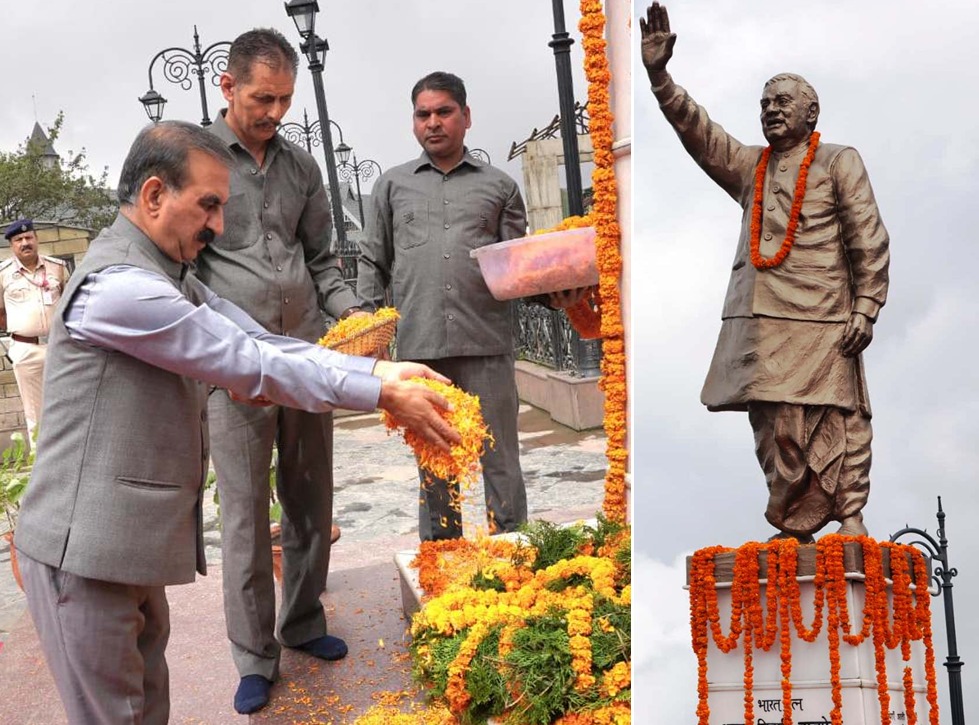 वाजपेयी की पुण्य तिथि पर श्रद्धांजलि देते मुख्यमंत्री