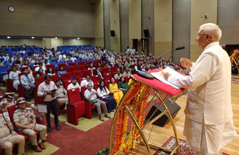 पदक प्राप्‍तकर्ताओं के सम्‍मान समारोह को संबोधित करते हुए राज्‍यपाल मंगूभाई पटेल