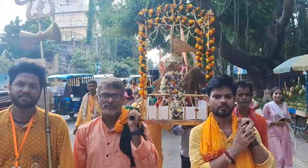 यात्रा में शामिल लोग यात्रा में शामिल लोग
