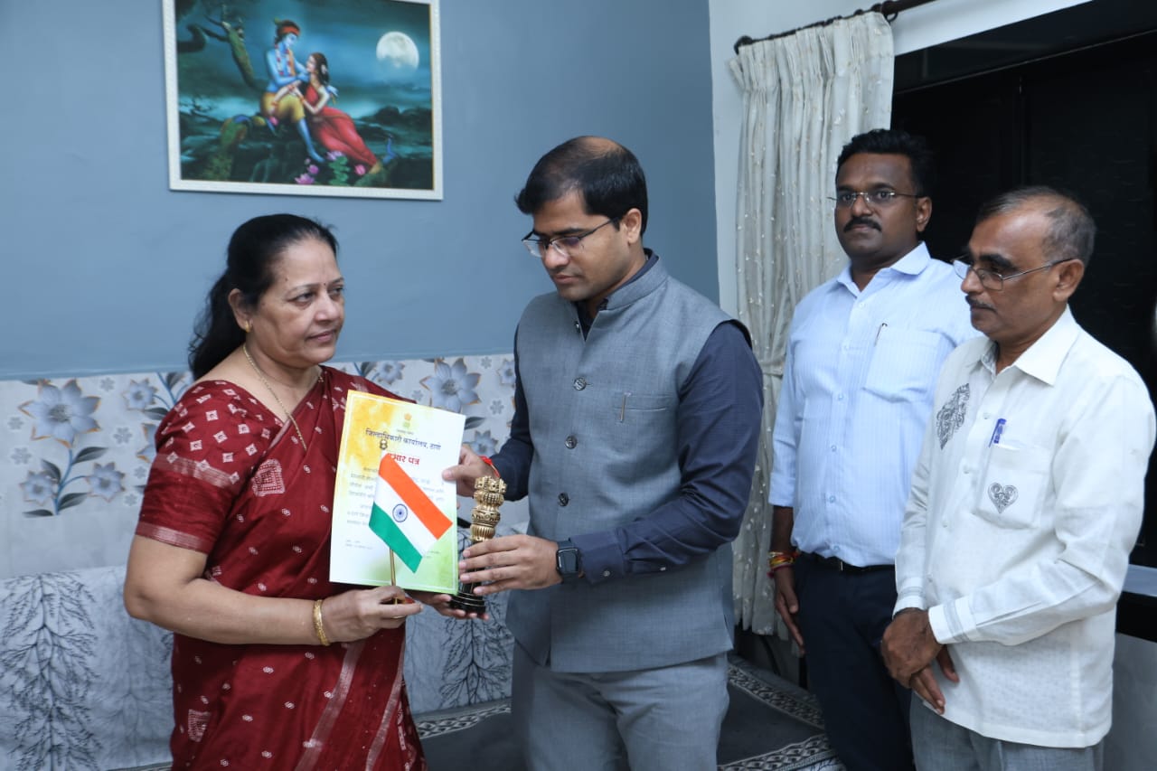 Thane DM honoured the matry,s wife