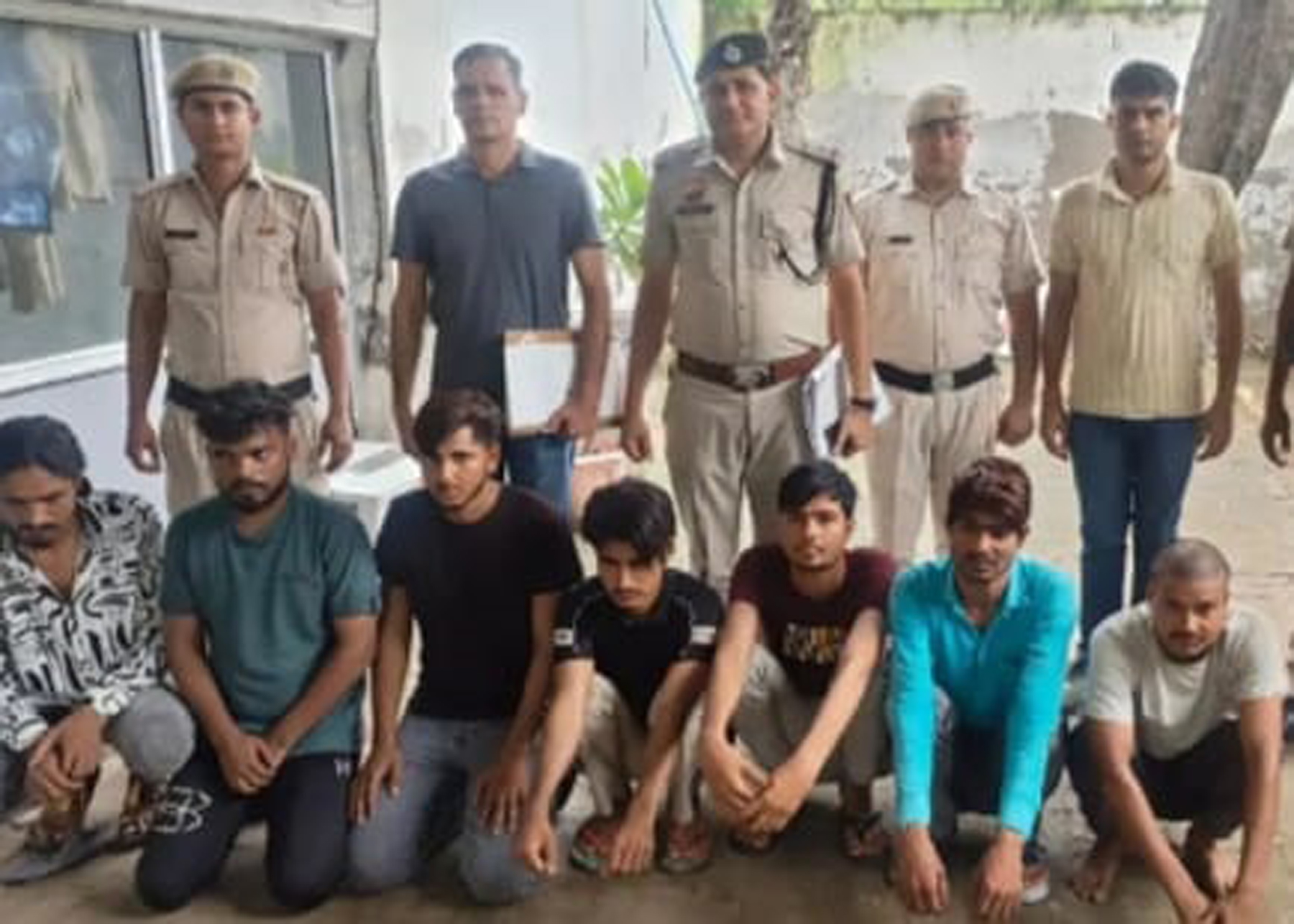 नूंह पुलिस द्वारा काबू किए गए साइबर ठग। नूंह पुलिस द्वारा काबू किए गए साइबर ठग।
