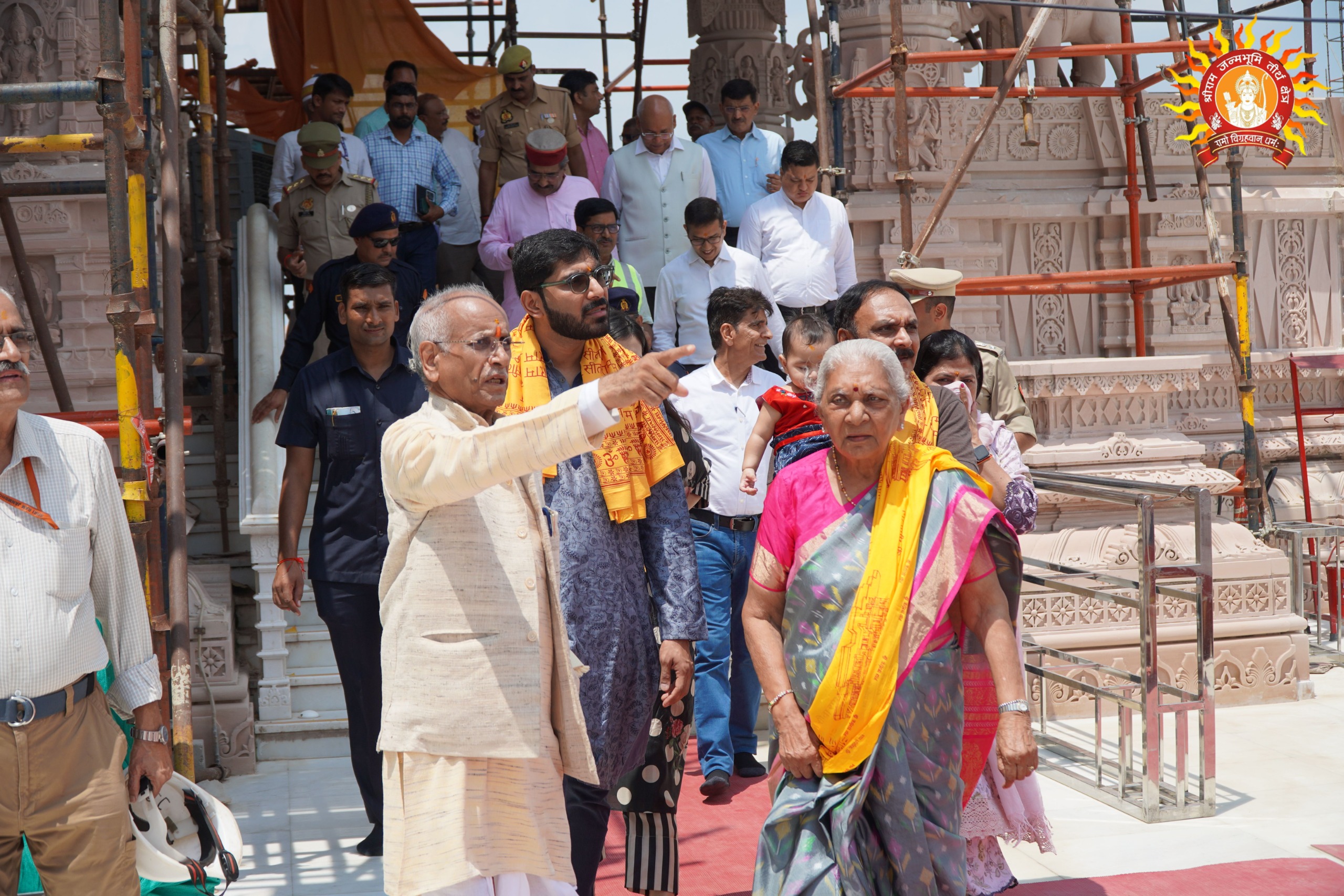 व्यक्तिगत दौरे पर राज्यपाल आनंदीबेन पटेल पहुंची राम जन्मभूमि मंदिर, किया दर्शन पूजन