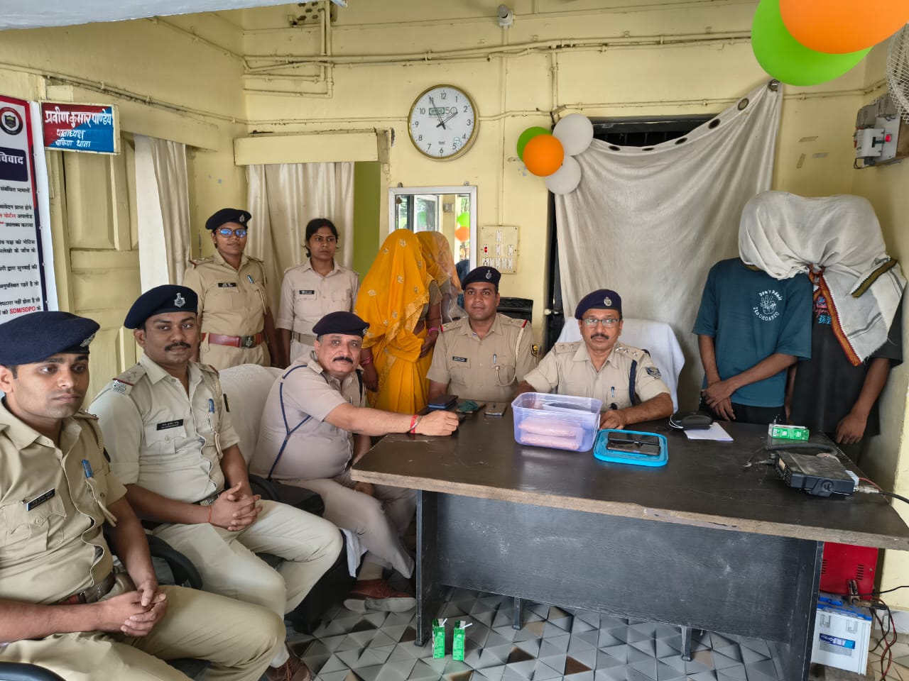 पुलिस टीम के गिरफ्त में अफीम तस्कर