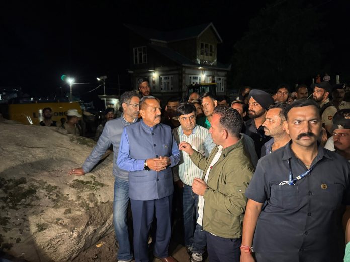 प्राथमिकता उन लोगों का पता लगाना है जो अभी भी लापता हैं और जिनके मलबे में दबे होने की आशंका है- जितेंद्र सिंह