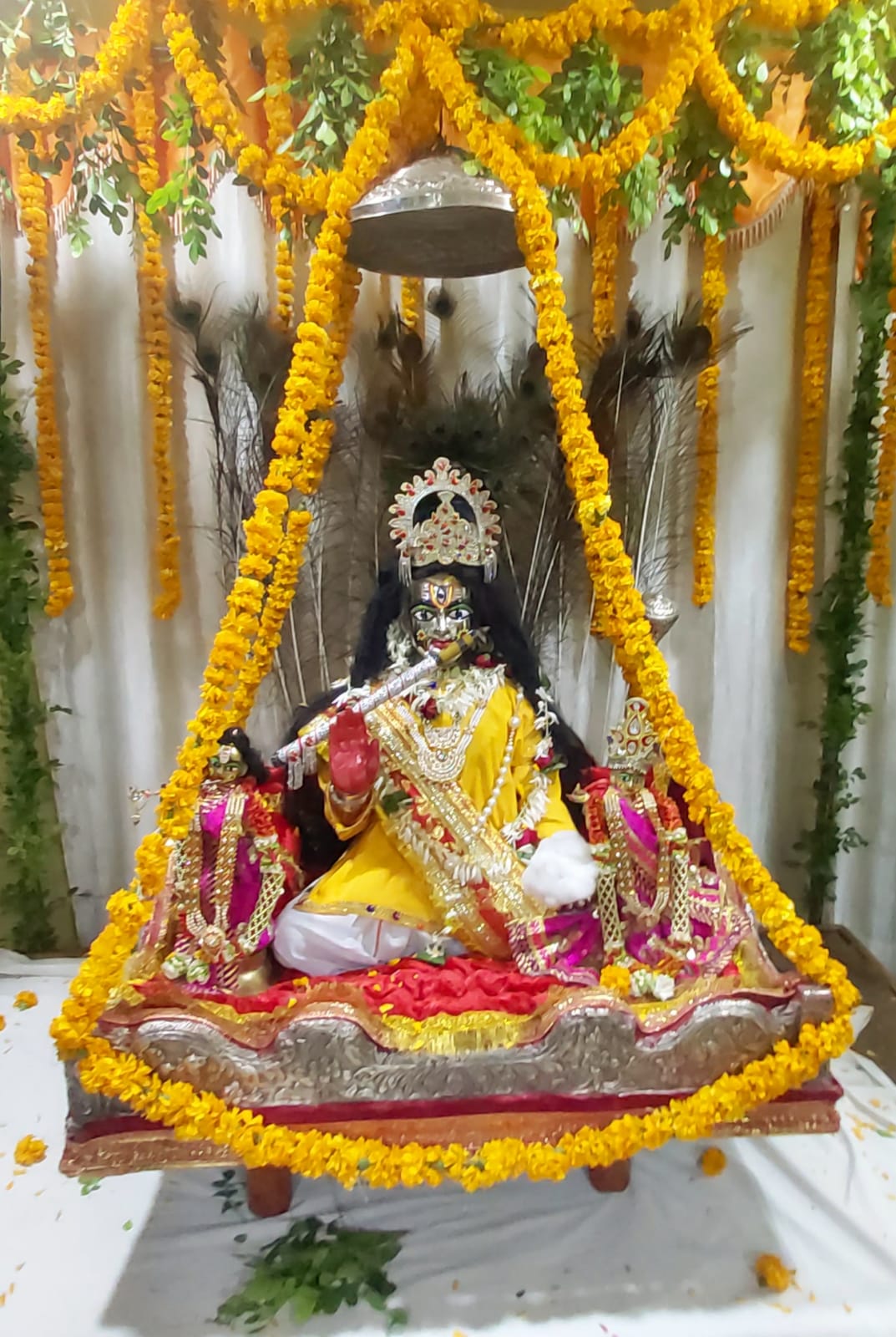 चल प्रतिमा का हर—हरि श्रृंगार