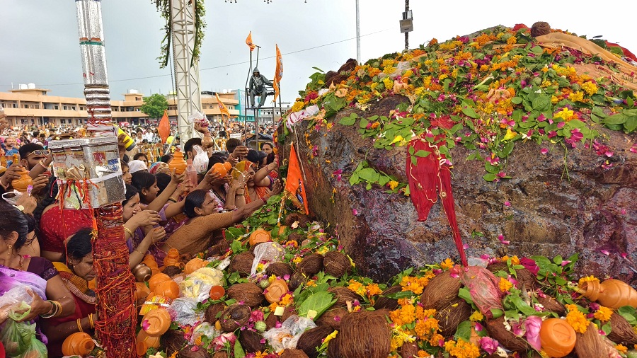 कुबेरेश्वरधाम में जन्माष्टमी पर हुआ विशेष अनुष्ठान कुबेरेश्वरधाम में जन्माष्टमी पर हुआ विशेष अनुष्ठान