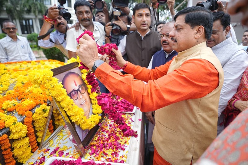 मुख्यमंत्री डॉ. मोहन यादव ने कुशाभाऊ ठाकरे की जयंती पर की पुष्पांजलि अर्पित