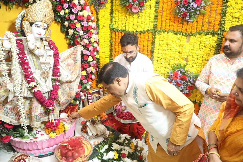 मुख्यमंत्री डॉ. यादव ने जन्माष्टमी पर्व पर मीरा माधव मंदिर में सपत्नीक पूजन किया