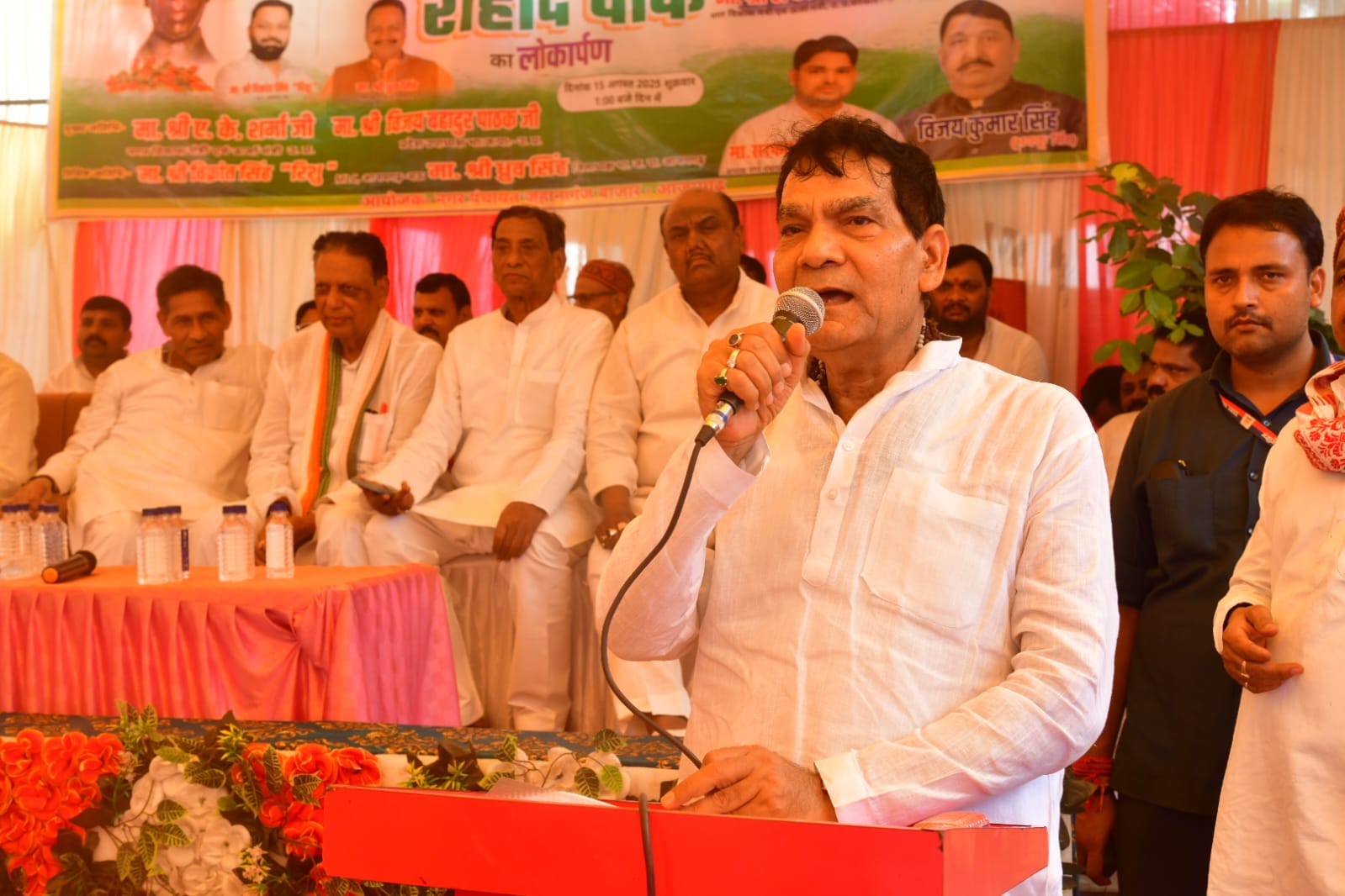 संबोधित करते नगर विकास व ऊर्जा मंत्री