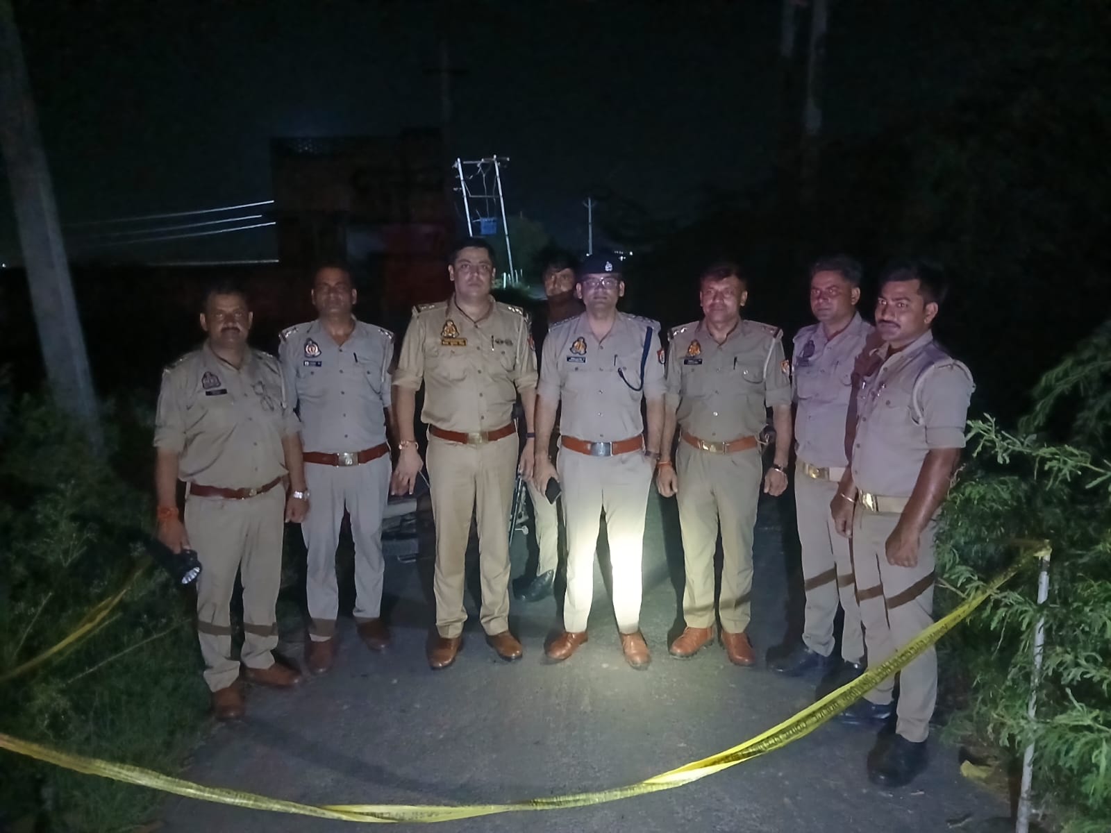 मौके पर मौजूद पुलिस