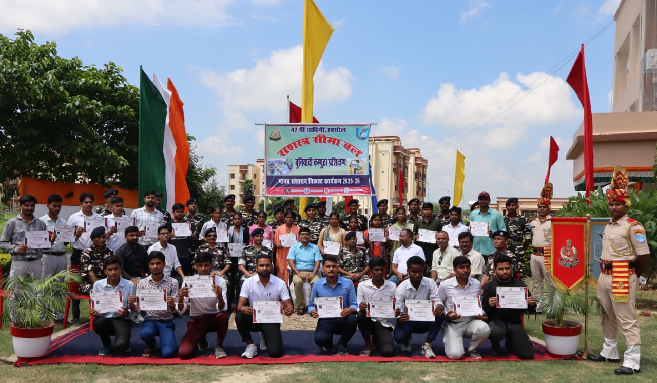प्रशिक्षण के उपरांत प्रमात्र पत्र के साथ प्रशिक्षु