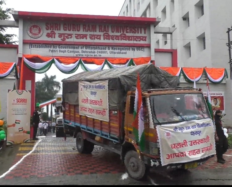 धराली आपदा पीड़ितों  के लिए राहत सामग्री।