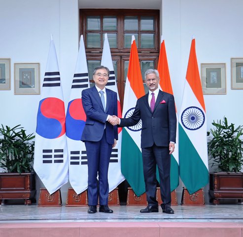 विदेश मंत्री डॉ. एस. जयशंकर शनिवार को कोरिया के विदेश मंत्री चो ह्यून के साथ