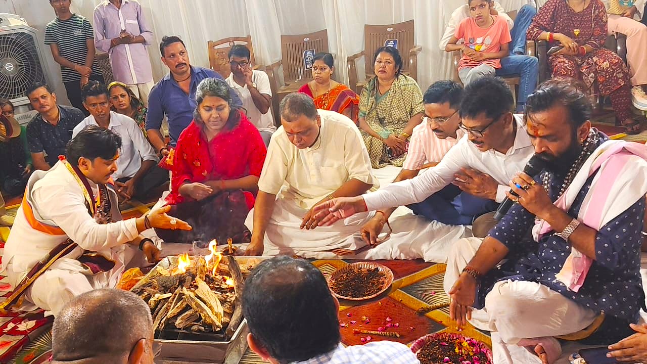 श्रीकृष्ण जन्माष्टमी पर पुलिस लाइन में  आयोजित कार्यक्रम में उपस्थित अधिकारी।
