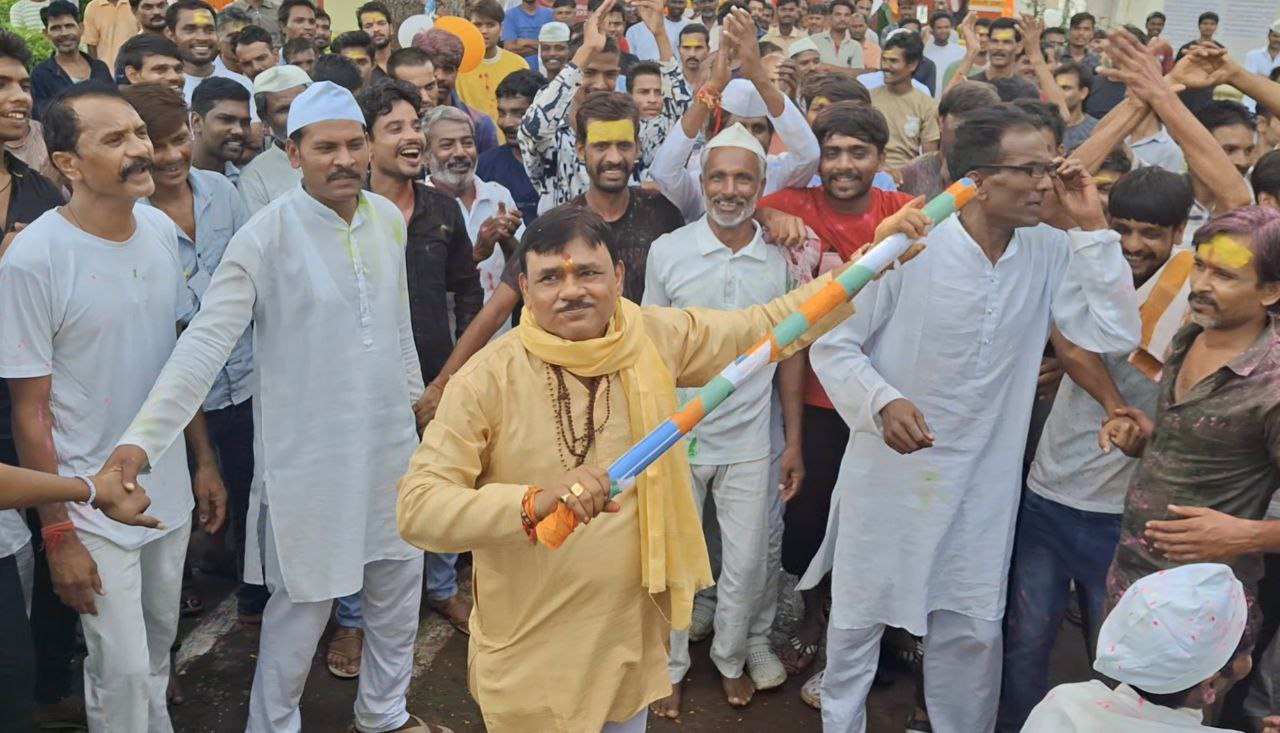 दमोह जेल में जय कन्हैया लाल की कारागार के ताले टूटे पहरेदार बेहोश दमोह जेल में जय कन्हैया लाल की कारागार के ताले टूटे पहरेदार बेहोश