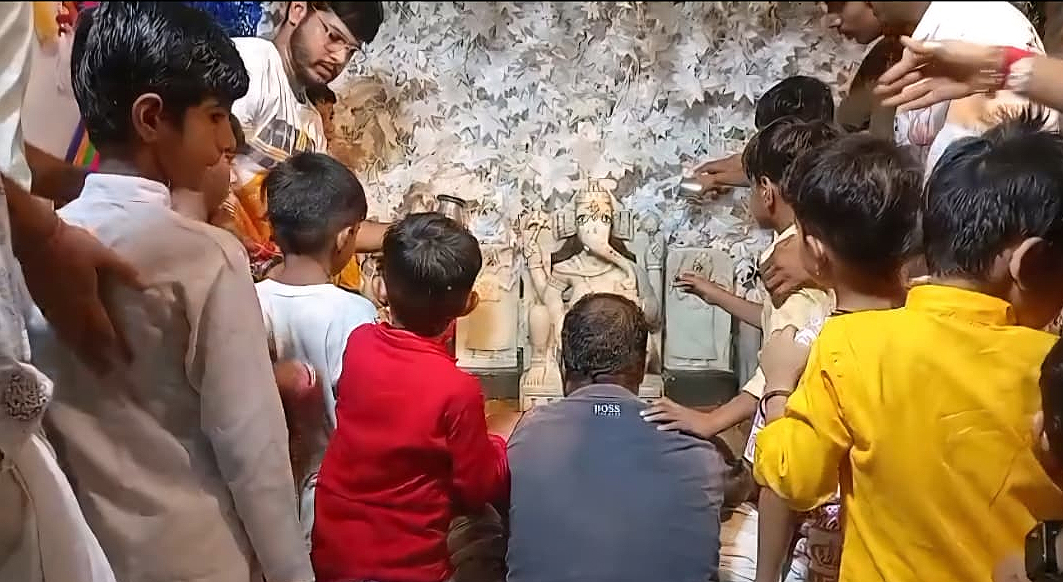 गणेश पूजन महोत्सव का आगाज, बाल भक्तों ने किया आदि गणेश का अभिषेक